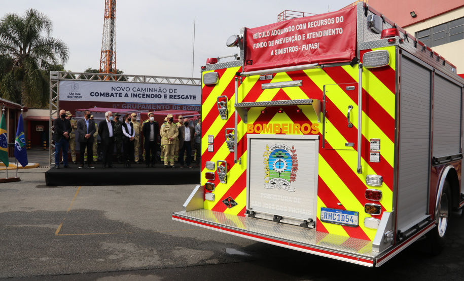 Caminhão moderno é entregue ao Corpo de Bombeiros de São José dos Pinhais