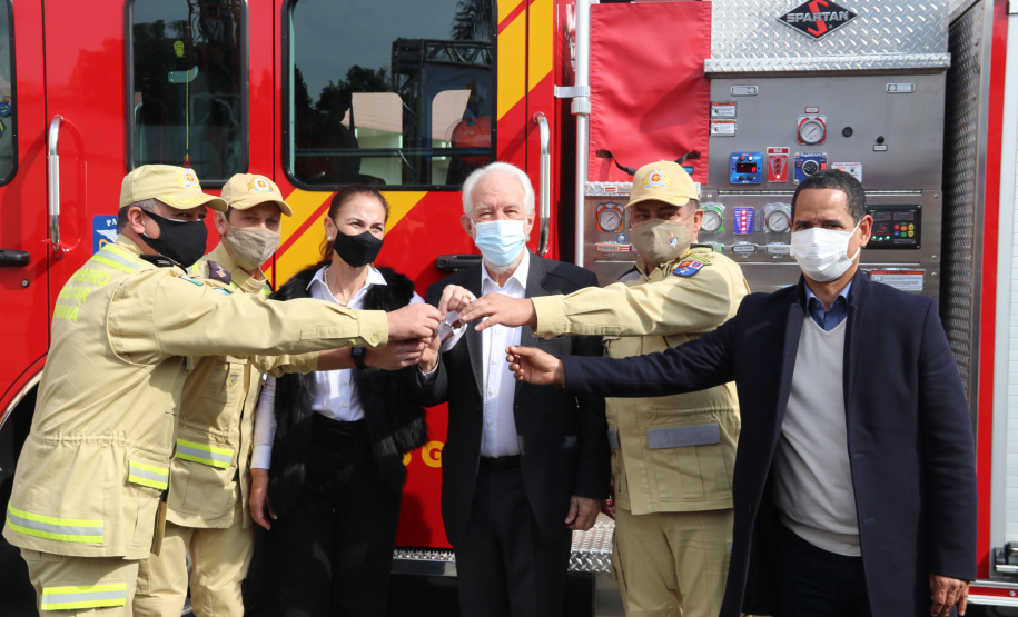 Caminhão moderno é entregue ao Corpo de Bombeiros de São José dos Pinhais