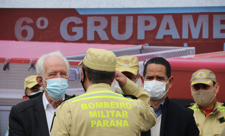 Caminhão moderno é entregue ao Corpo de Bombeiros de São José dos Pinhais