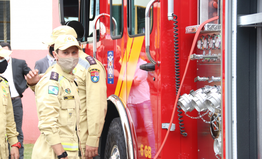 Caminhão moderno é entregue ao Corpo de Bombeiros de São José dos Pinhais