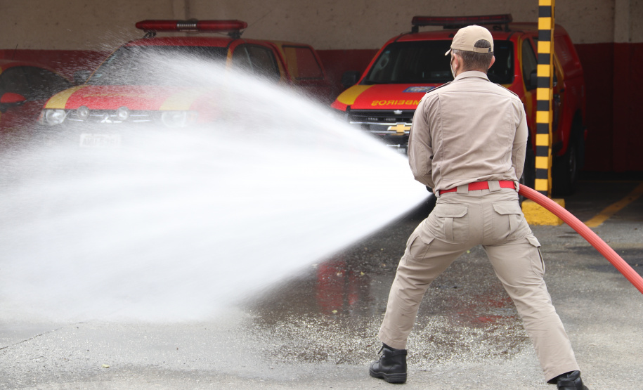 Caminhão moderno é entregue ao Corpo de Bombeiros de São José dos Pinhais
