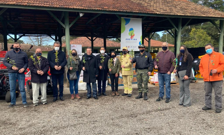 Equipamentos de proteção e combate ao fogo foram entregues pelo Estado às forças que atuam em proteção à natureza. São ações executadas em conjunto entre o órgão ambiental estadual, a Defesa Civil e a Secretaria da Segurança Pública.