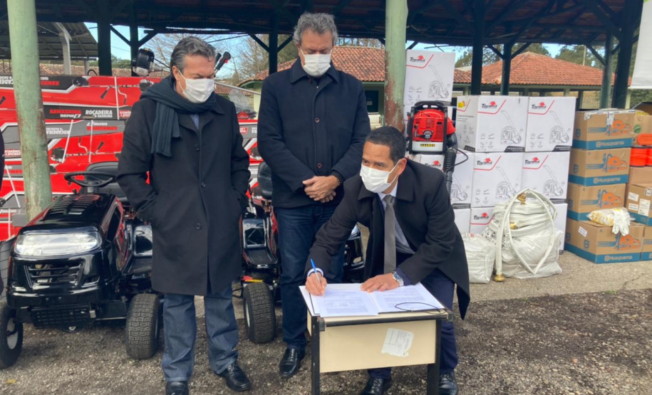 Equipamentos de proteção e combate ao fogo foram entregues pelo Estado às forças que atuam em proteção à natureza. São ações executadas em conjunto entre o órgão ambiental estadual, a Defesa Civil e a Secretaria da Segurança Pública.