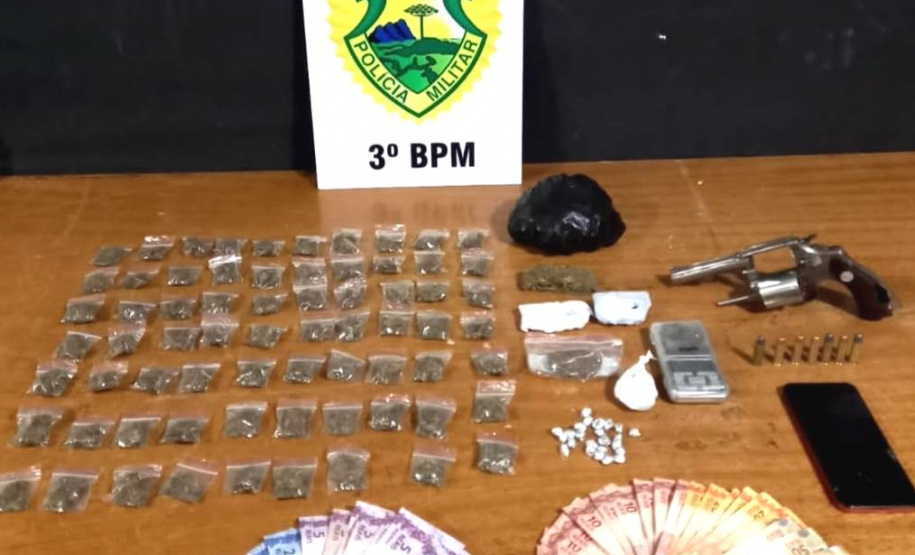 No Sudoeste do estado, PM apreende maconha, arma de fogo e cocaína e encaminha quatro pessoas por tráfico, em ações separadas