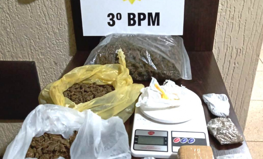 No Sudoeste do estado, PM apreende maconha, arma de fogo e cocaína e encaminha quatro pessoas por tráfico, em ações separadas