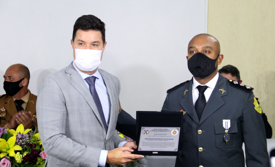 Secretário da Segurança Pública participa da formatura de 60 Oficiais da PMPR