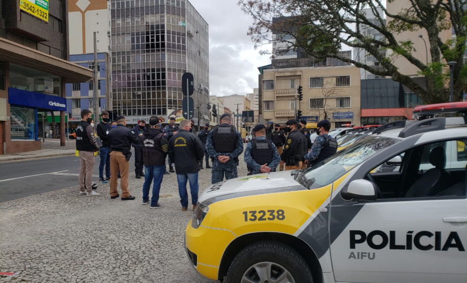 Operação mira comércio ilegal de cigarros eletrônicos em Curitiba e apreende mais de 10 mil itens