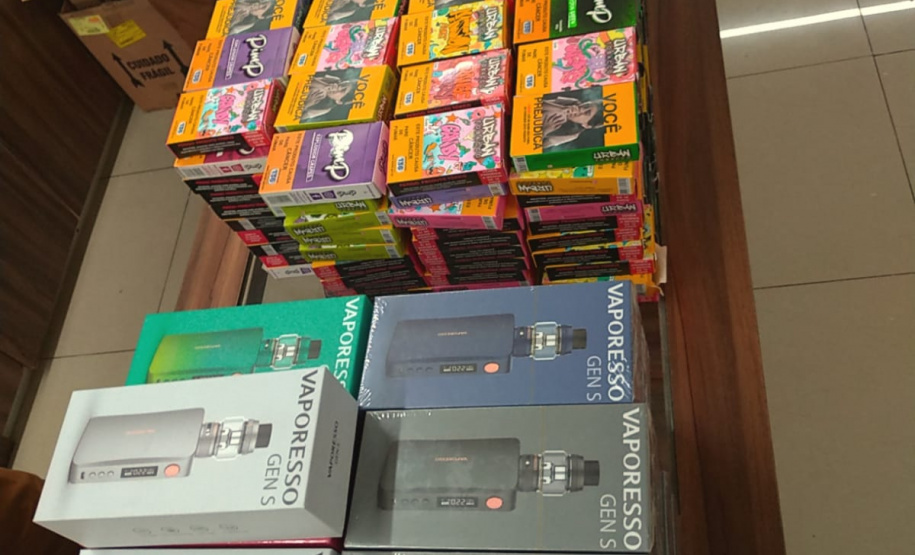 Operação mira comércio ilegal de cigarros eletrônicos em Curitiba e apreende mais de 10 mil itens