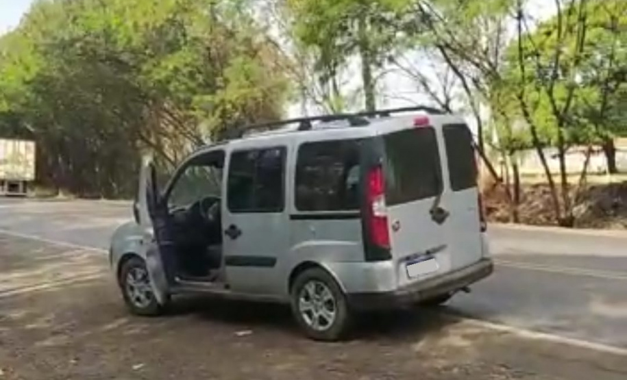 Carro carregado com 50 caixas de cigarros contrabandeados é apreendido pela PM no Noroeste do estado