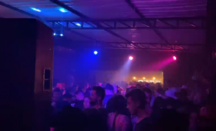 Fiscalização dispersa 2,2 mil pessoas e fecha 10 estabelecimentos comerciais em Curitiba