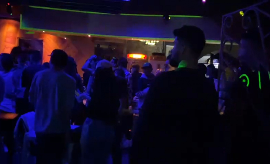 Fiscalização dispersa 2,2 mil pessoas e fecha 10 estabelecimentos comerciais em Curitiba