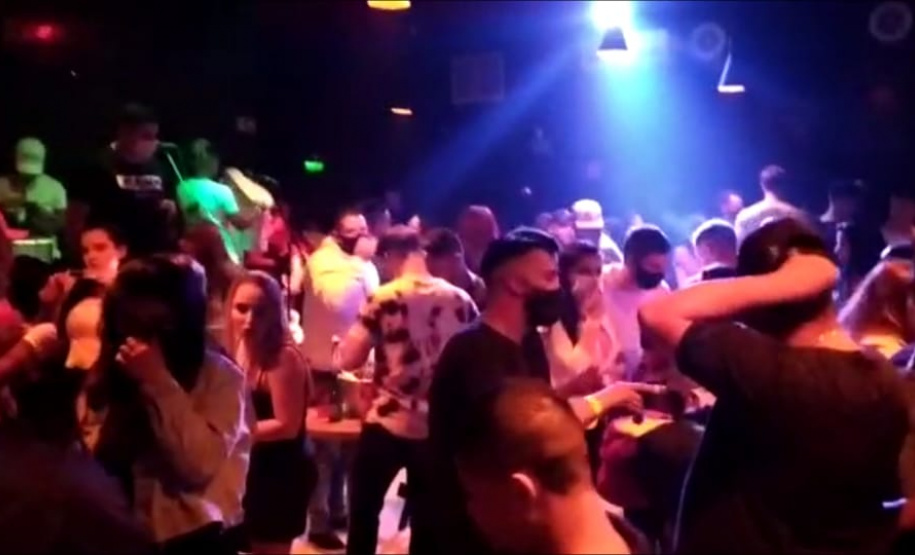 Fiscalização dispersa 2,2 mil pessoas e fecha 10 estabelecimentos comerciais em Curitiba