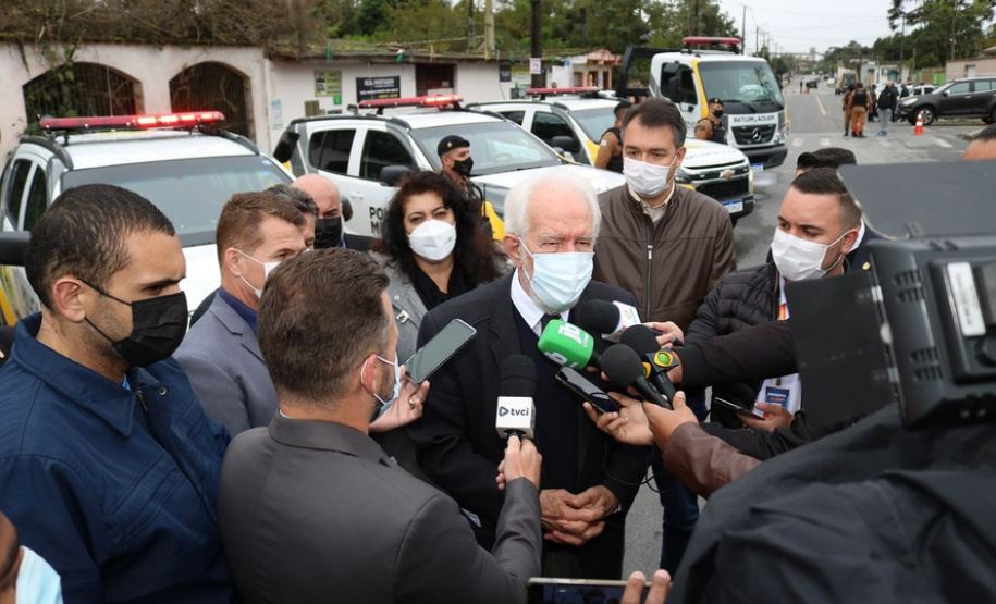 Vice-governador entrega seis veículos para operações da PM no Litoral