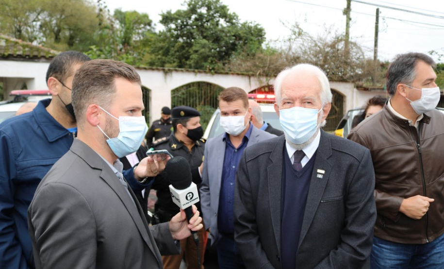 Vice-governador entrega seis veículos para operações da PM no Litoral