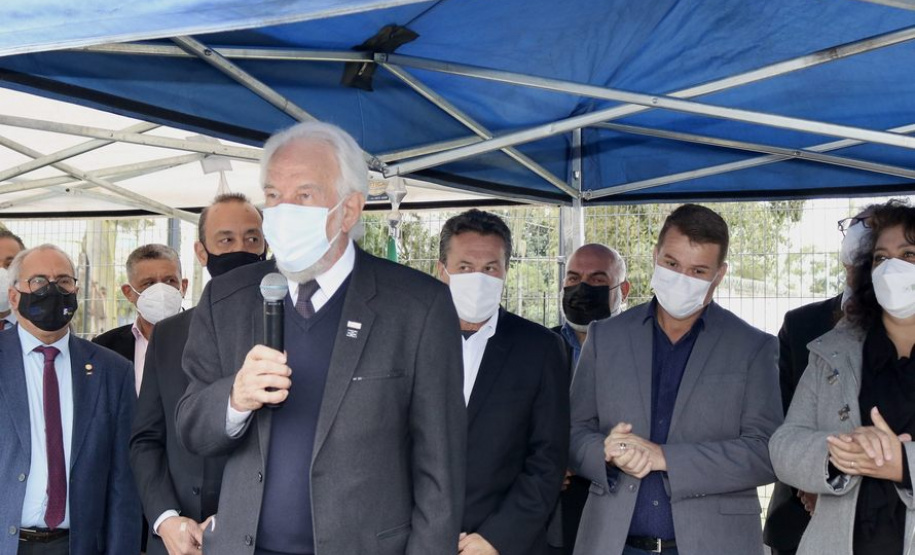 Vice-governador entrega seis veículos para operações da PM no Litoral