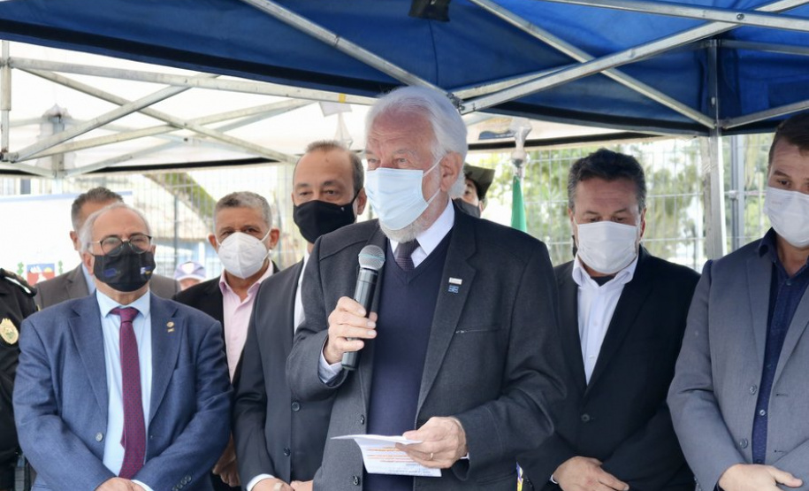 Vice-governador entrega seis veículos para operações da PM no Litoral