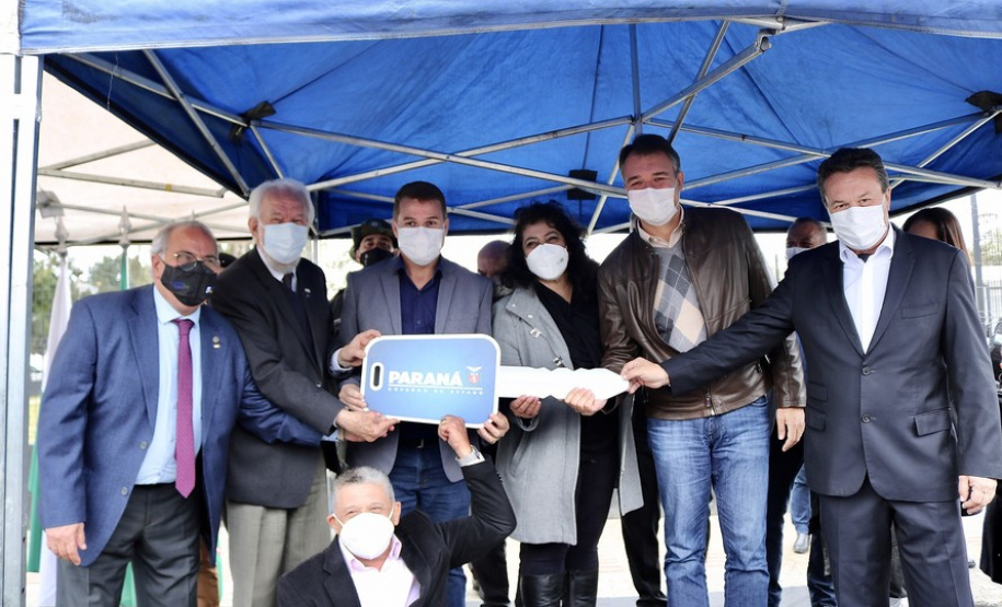 Vice-governador entrega seis veículos para operações da PM no Litoral