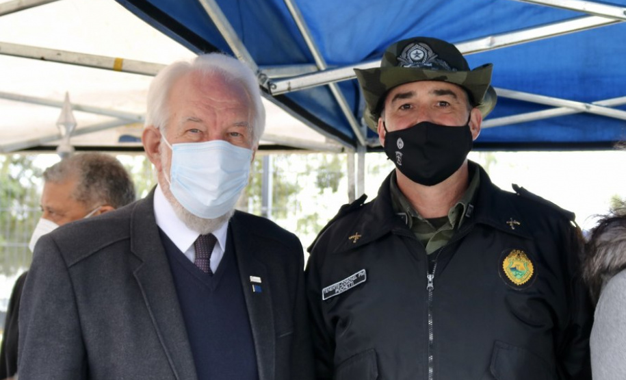 Vice-governador entrega seis veículos para operações da PM no Litoral