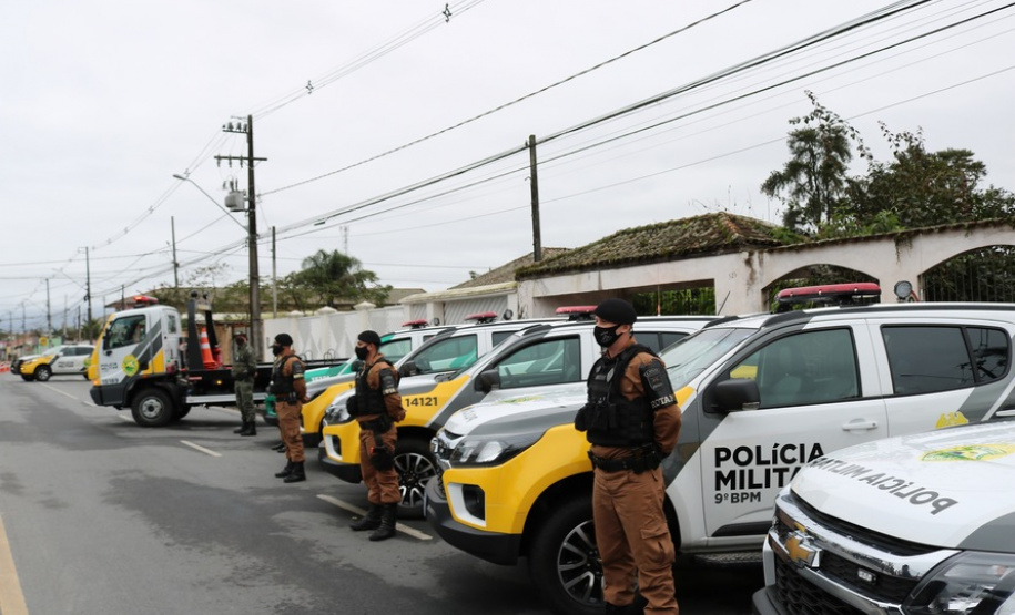 Vice-governador entrega seis veículos para operações da PM no Litoral