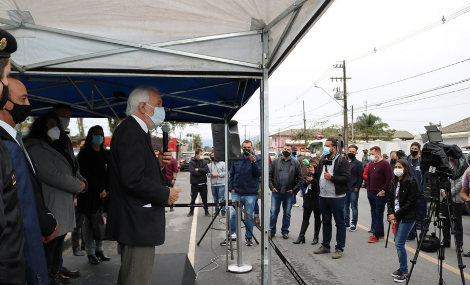 Vice-governador entrega seis veículos para operações da PM no Litoral