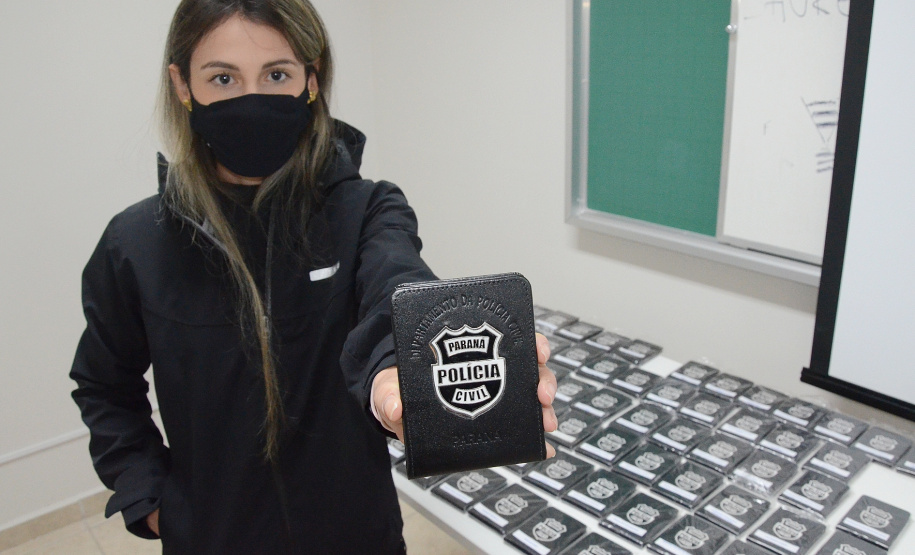 Polícia Civil do Paraná entrega kit funcional a 200 novos policiais civis