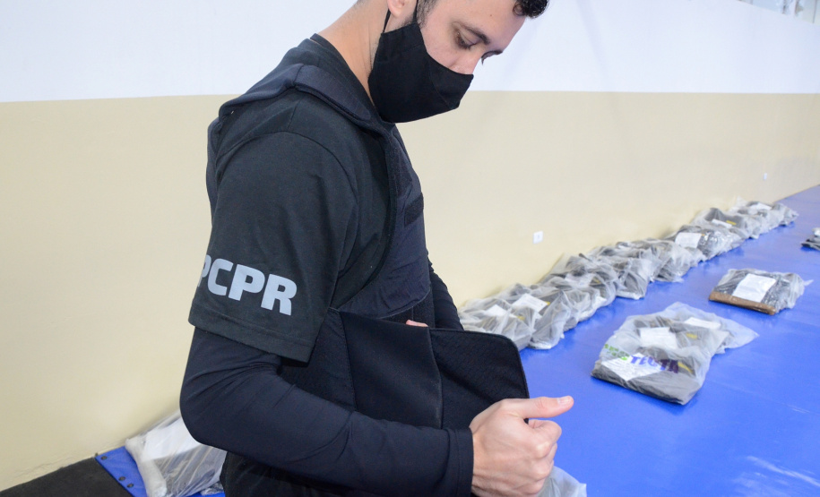 Polícia Civil do Paraná entrega kit funcional a 200 novos policiais civis