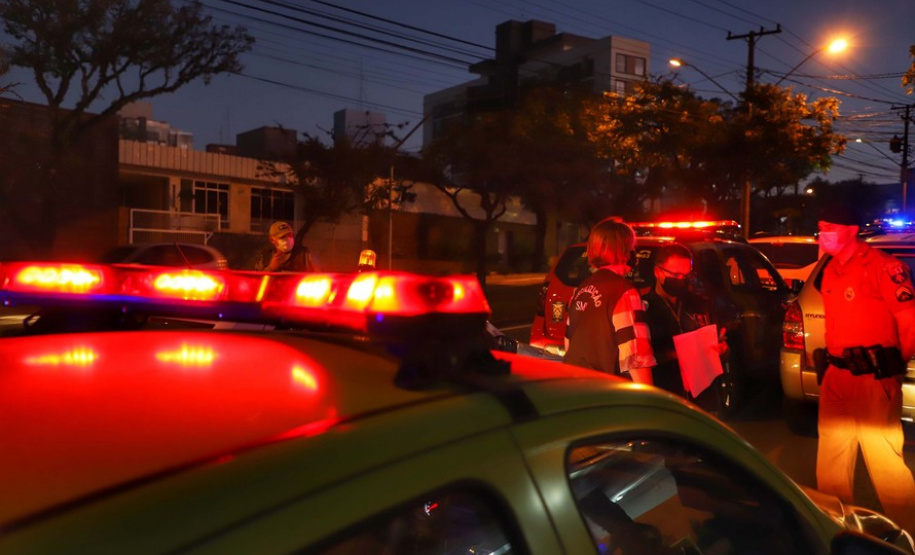 Fiscalização flagra irregularidades e cinco pontos comerciais são fechados em Curitiba