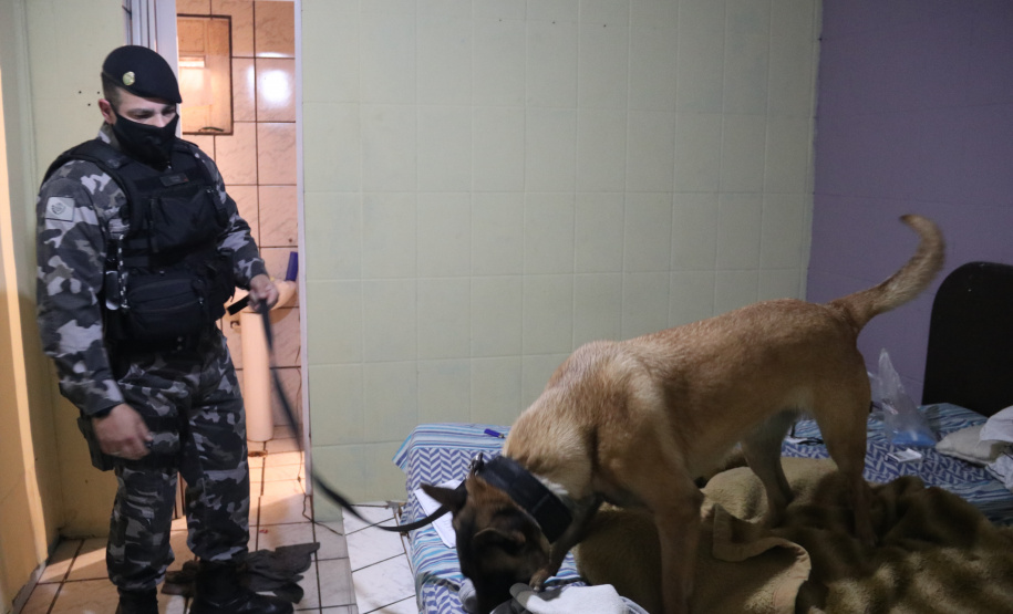 Pousadas e hotéis de alta rotatividade no Centro de Curitiba são alvo da primeira  edição da operação Centro Seguro da PM 