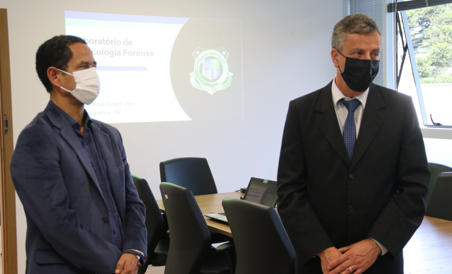 Secretário Nacional de Política sobre drogas visita sede da Polícia Científica do Paraná