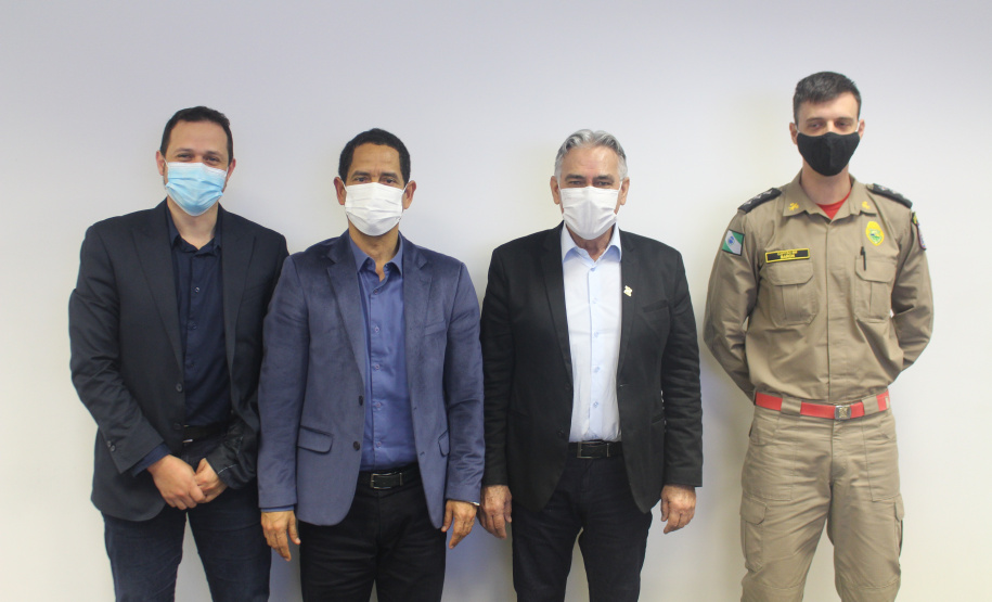 Secretário da Segurança Pública recebe Prefeito de Loanda em Curitiba