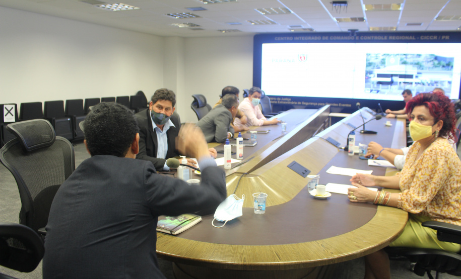 Secretário da Segurança Pública recebe prefeita de Mandaguari, em Curitiba