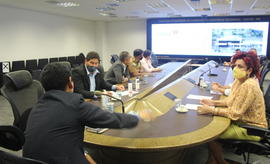 Secretário da Segurança Pública recebe prefeita de Mandaguari, em Curitiba