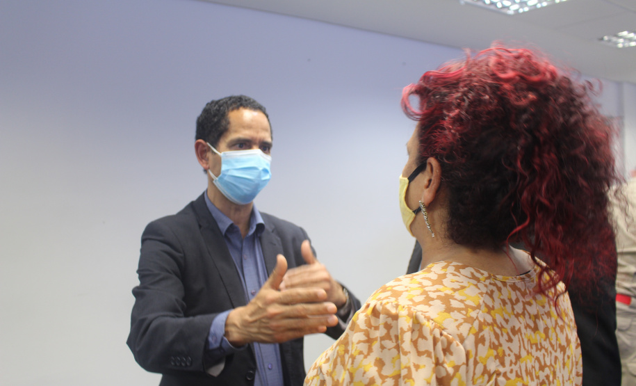 Secretário da Segurança Pública recebe prefeita de Mandaguari, em Curitiba