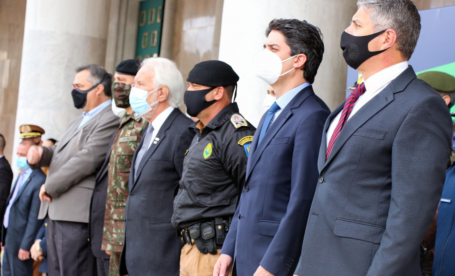 Pira do Fogo Simbólico da Pátria é acendida durante cerimônia de abertura da Semana da Pátria em Curitiba