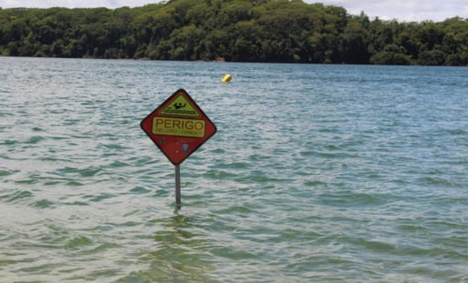 Bombeiros pedem atenção às bandeiras de orientação para evitar afogamentos nas praias e rios
