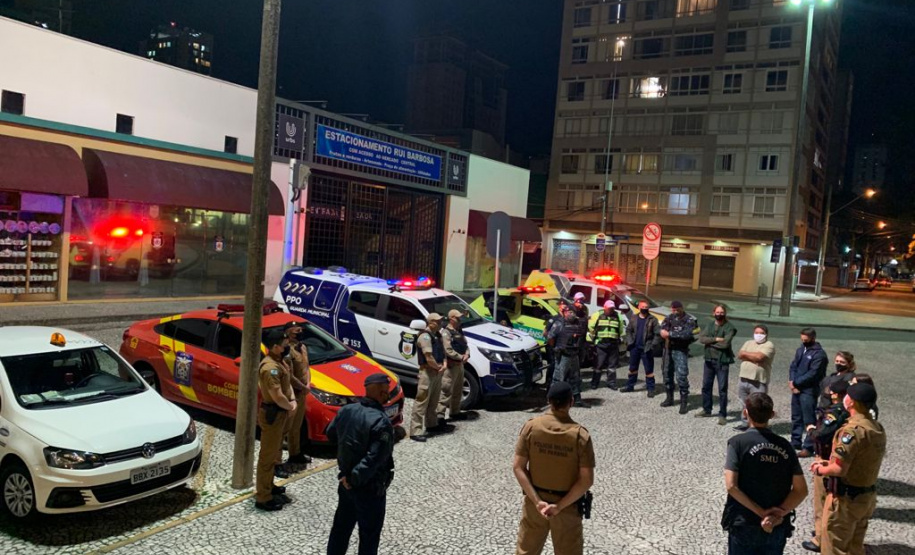 Fiscalização aplica R$ 400 mil em multas a estabelecimentos e dispersa quase 900 pessoas na Capital