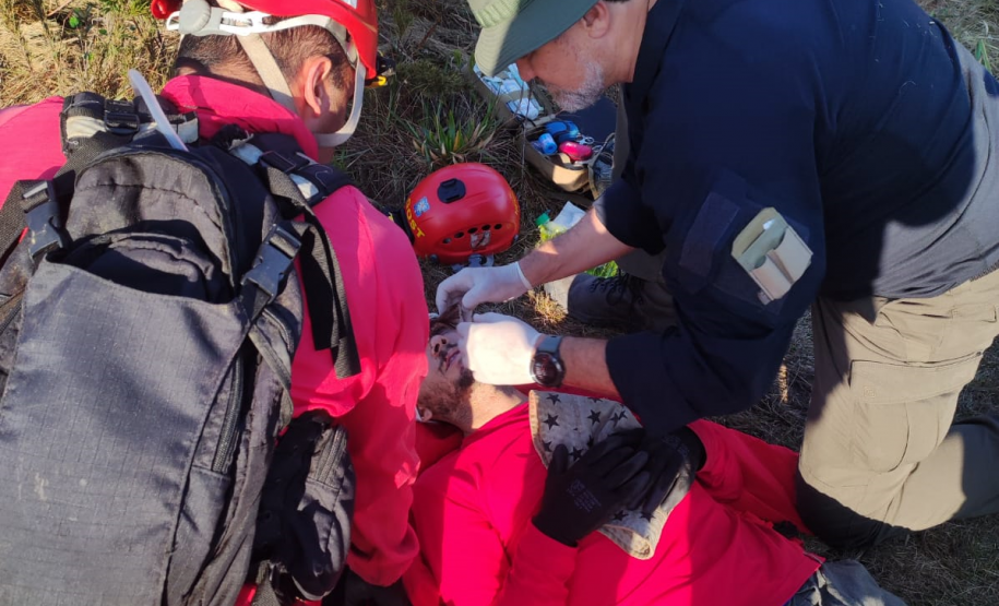 Operação do Corpo de Bombeiros salva homem perdido há seis dias no Pico Paraná