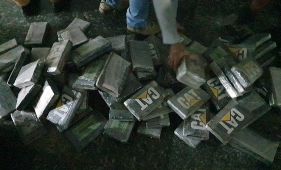 PM aborda caminhão na fila do Porto de Paranaguá e apreende de mais de 270 quilos de pasta base de cocaína avaliados em R$7 milhões