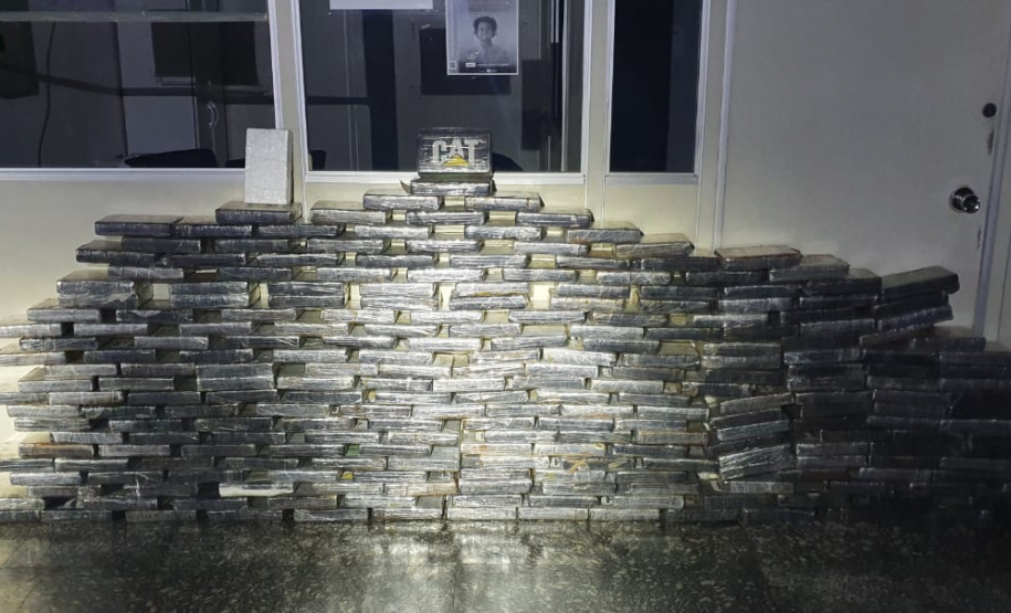 PM aborda caminhão na fila do Porto de Paranaguá e apreende de mais de 270 quilos de pasta base de cocaína avaliados em R$7 milhões