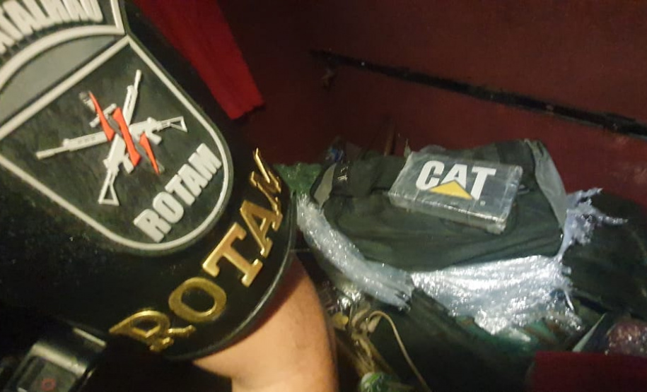 PM aborda caminhão na fila do Porto de Paranaguá e apreende de mais de 270 quilos de pasta base de cocaína avaliados em R$7 milhões