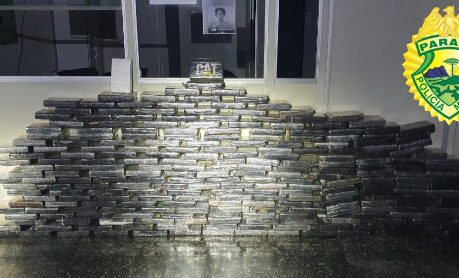 PM aborda caminhão na fila do Porto de Paranaguá e apreende de mais de 270 quilos de pasta base de cocaína avaliados em R$7 milhões