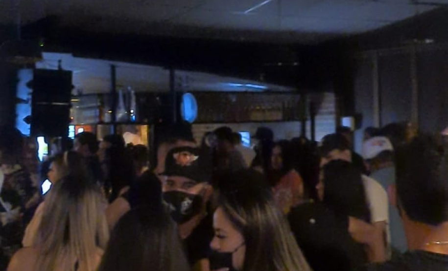 Mesmo com novo decreto, força-tarefa encontra irregularidades e fecha 20 comércios em Curitiba