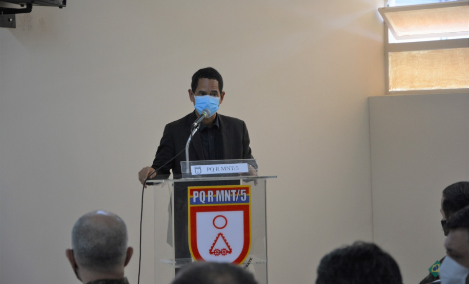 Agentes penitenciários participam de curso do Exército de tiro em fuzil e manutenção de armamento