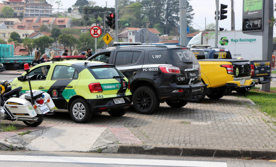 Polícia Militar participa de blitz educativa integrada da Semana Nacional do Trânsito na Linha Verde em Curitiba