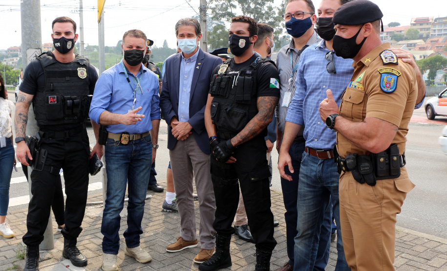 Polícia Militar participa de blitz educativa integrada da Semana Nacional do Trânsito na Linha Verde em Curitiba