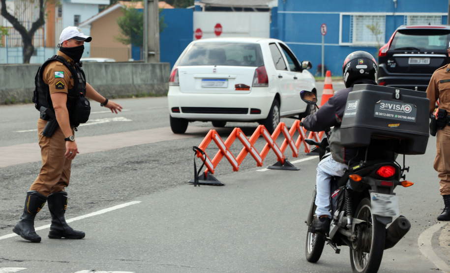 Polícia Militar participa de blitz educativa integrada da Semana Nacional do Trânsito na Linha Verde em Curitiba