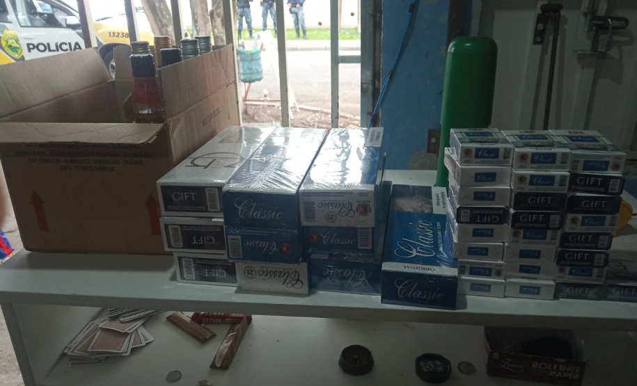 AIFU apreende cigarros e 16 máquinas caça-níqueis em Curitiba
