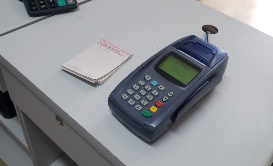 AIFU apreende cigarros e 16 máquinas caça-níqueis em Curitiba