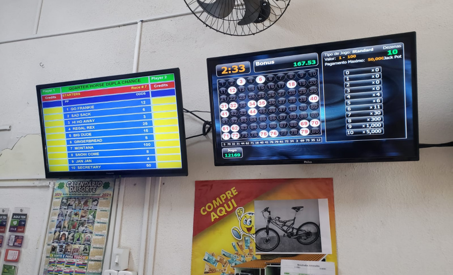 AIFU apreende cigarros e 16 máquinas caça-níqueis em Curitiba