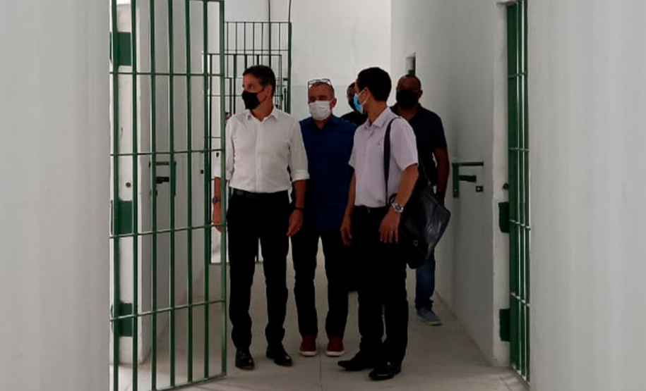 Secretário da Segurança do Paraná visita unidade prisional em Pernambuco